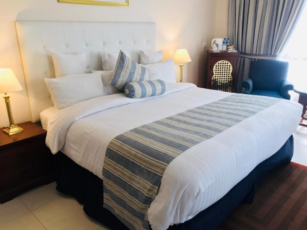 Beach Luxury Hotel Карачі Екстер'єр фото